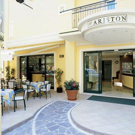 Hotel Ariston ミザーノ・アドリアーティコ エクステリア 写真