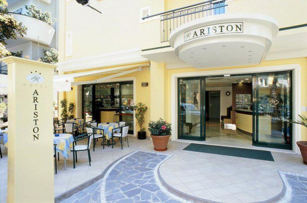 Hotel Ariston ミザーノ・アドリアーティコ エクステリア 写真