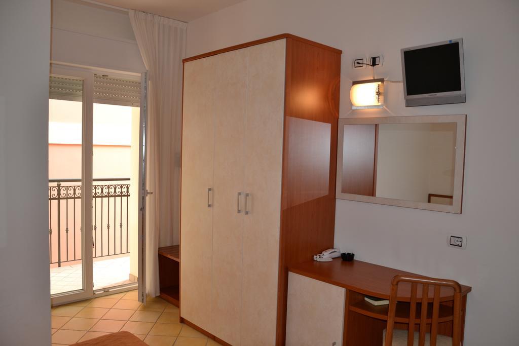 Hotel Ariston ミザーノ・アドリアーティコ 部屋 写真