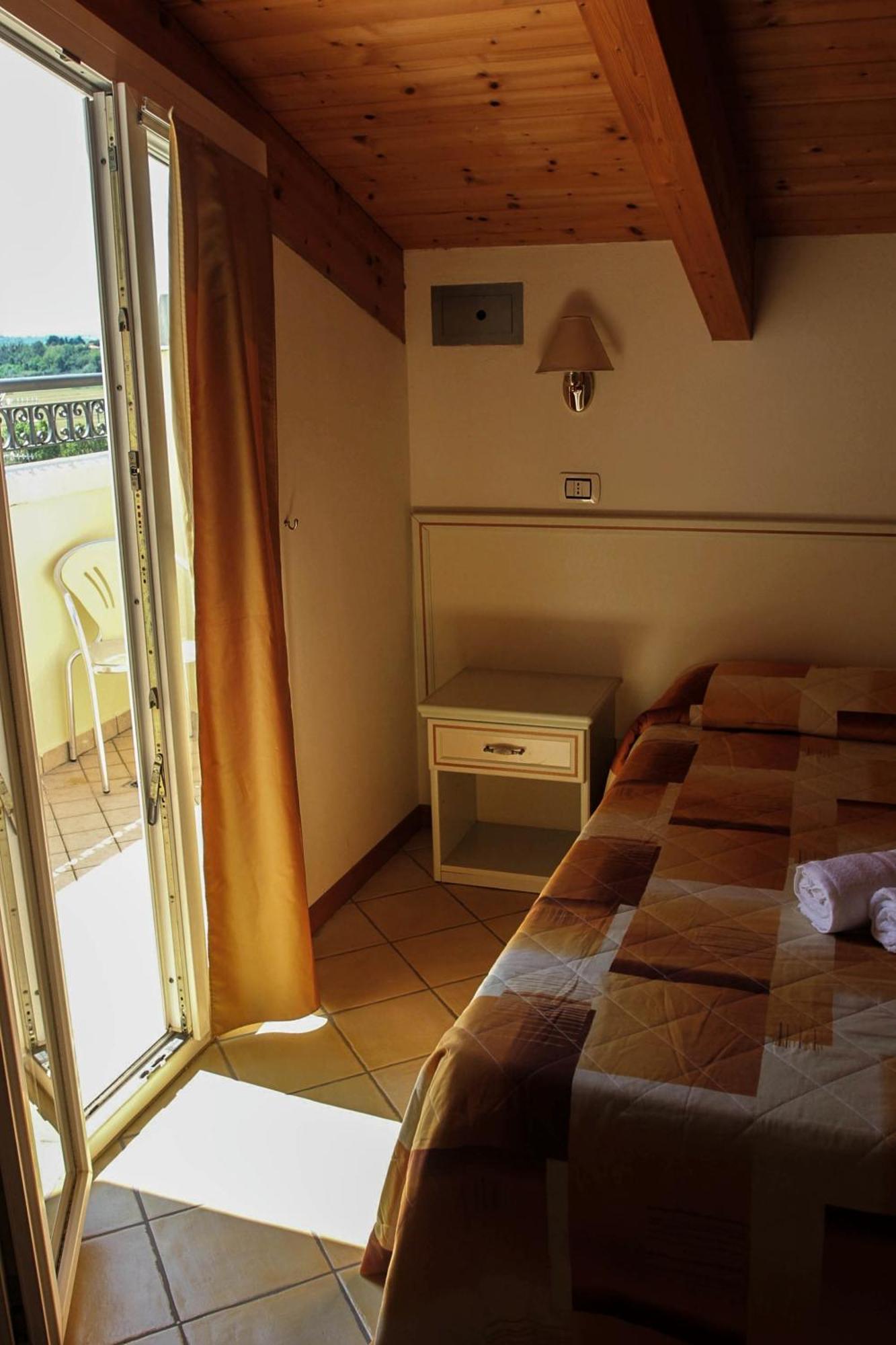 Hotel Ariston ミザーノ・アドリアーティコ エクステリア 写真