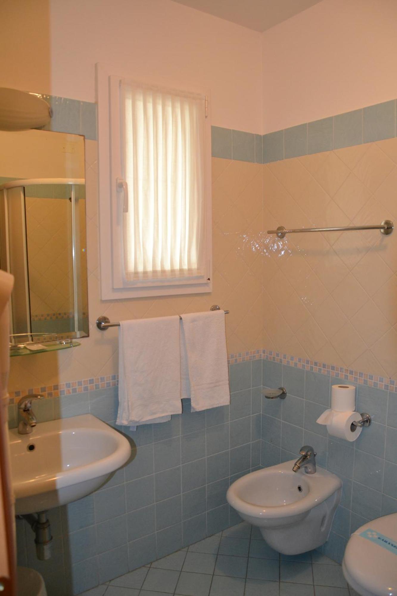 Hotel Ariston ミザーノ・アドリアーティコ 部屋 写真