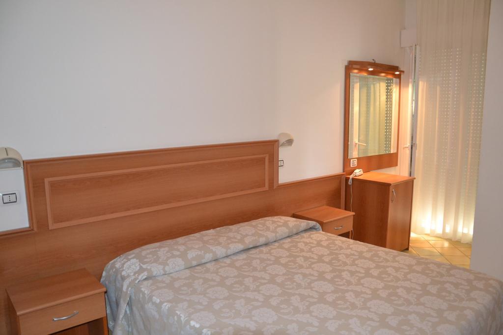 Hotel Ariston ミザーノ・アドリアーティコ 部屋 写真