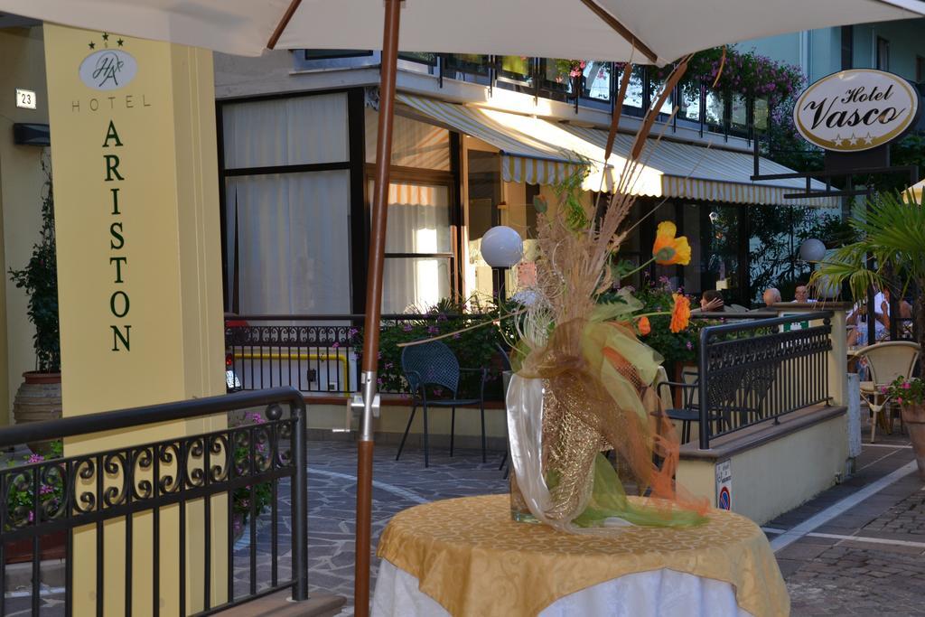 Hotel Ariston ミザーノ・アドリアーティコ エクステリア 写真